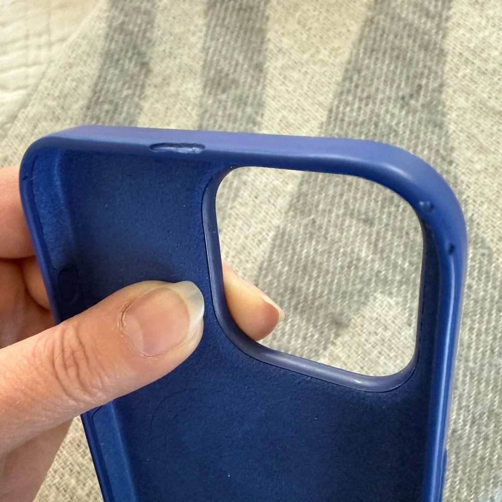 Apple iPhone 16 Pro Max Silicone Case With MagSafe and Camera Control